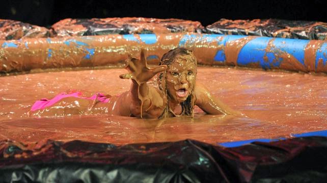 wwe raw mud stephanie mcmahon vickie guerrero vs night embarrassing moments wrestling pool monday shows june fan money wrestlers fans