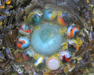 Circle of marbles around a larger marble, multicolored