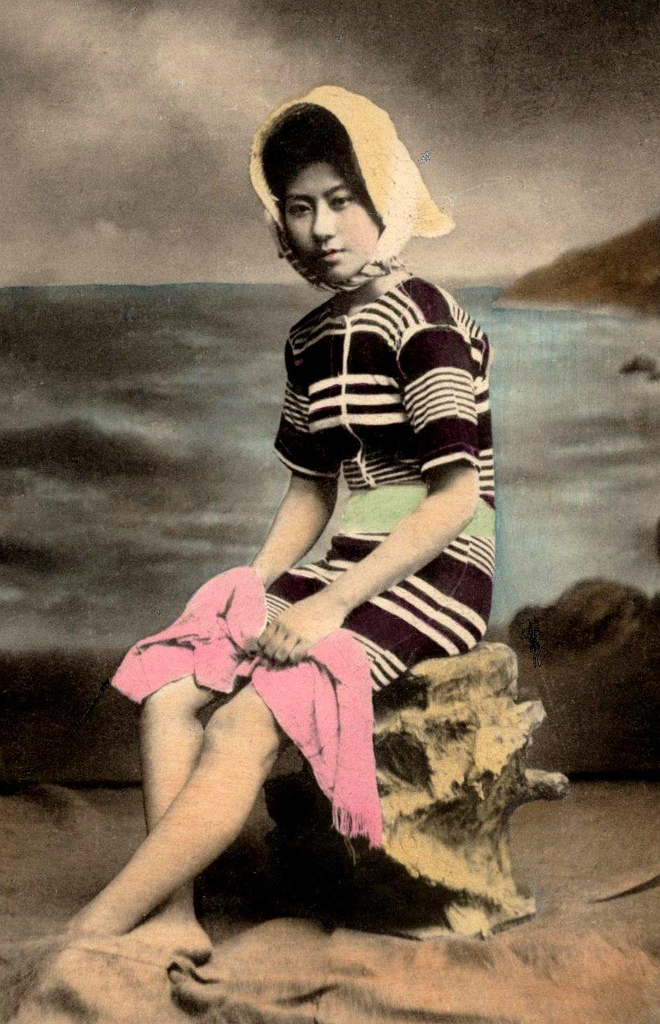 37 Rare Color Photos of Young Japanese Girls Posing in Bathing Suits