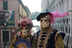les masqués de Venise en promenade