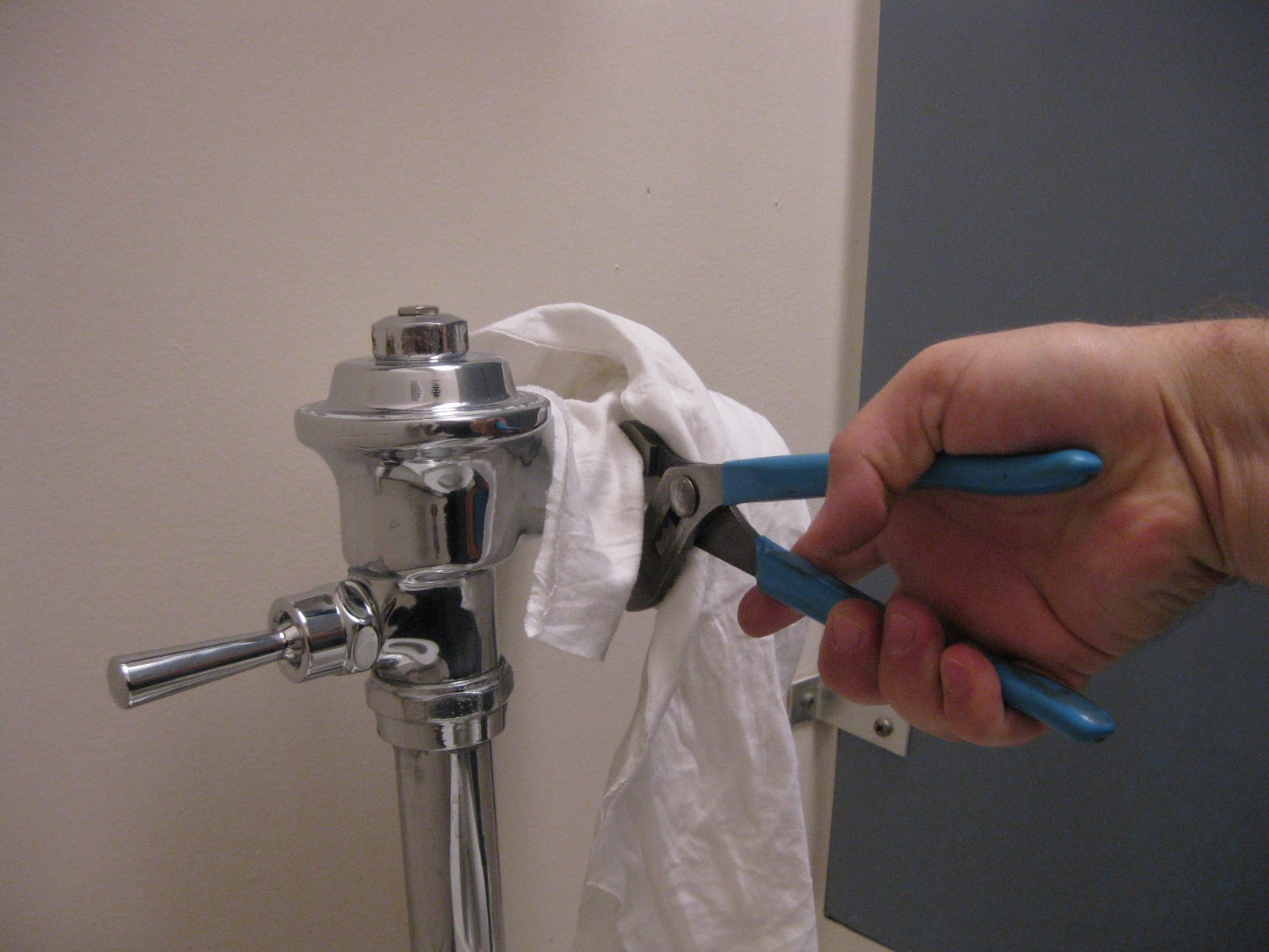 How To Remove Vacuum Breaker From Faucet at melaniemhustono blog