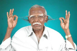 Foto The Guinness Book of World Records bulu telinga Terpanjang di dunia