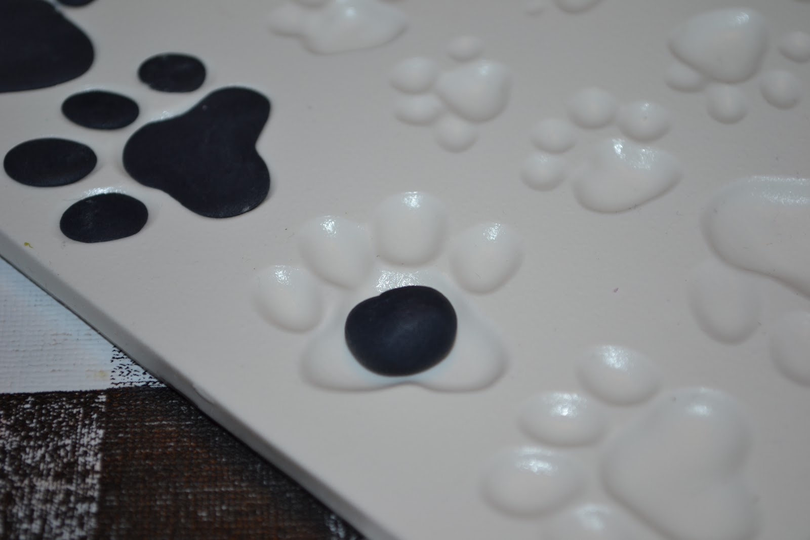 Decorate The Cake Puppy Paw Print Tutorial