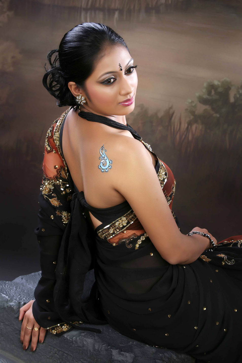 Udaya Tara Photoshoot in Saree1 - Actress Udaya Tara Hot Photoshoot in Saree