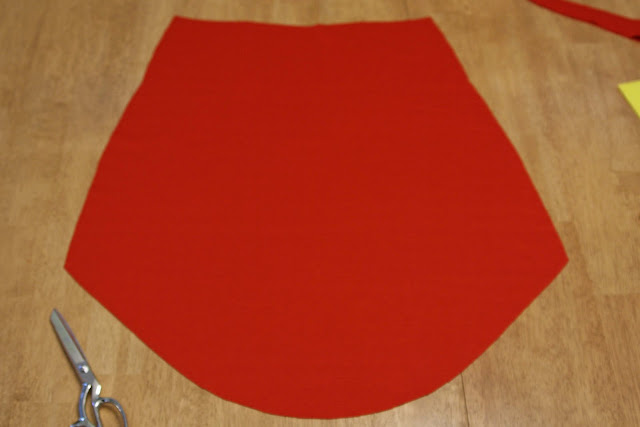 Make this high-low ruffled skirt - so pretty! And knit fabric makes it comfortable. Get the whole tutorial at Melly Sews