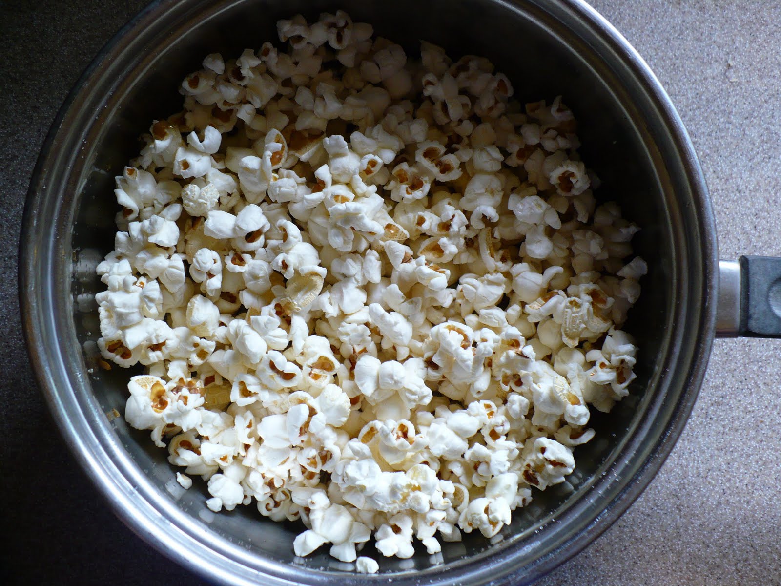 The Tasty Cheapskate How to Pop Popcorn in a Pot