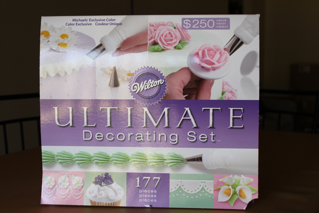 The Novice Baker: Wilton Ultimate Cake Decorating Set!