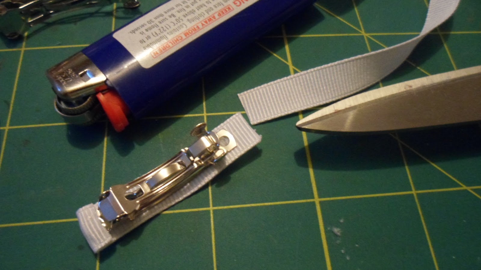 Clippies and Bows oh my! How To Line a Barrette Clip (1 1/2, 2, and 2