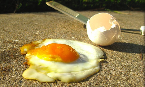 egg-frying-on-sidewalk-photo.jpg