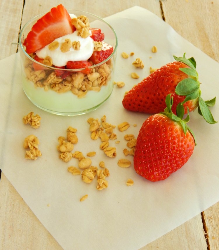 Easy Yogurt Parfait CookOFood