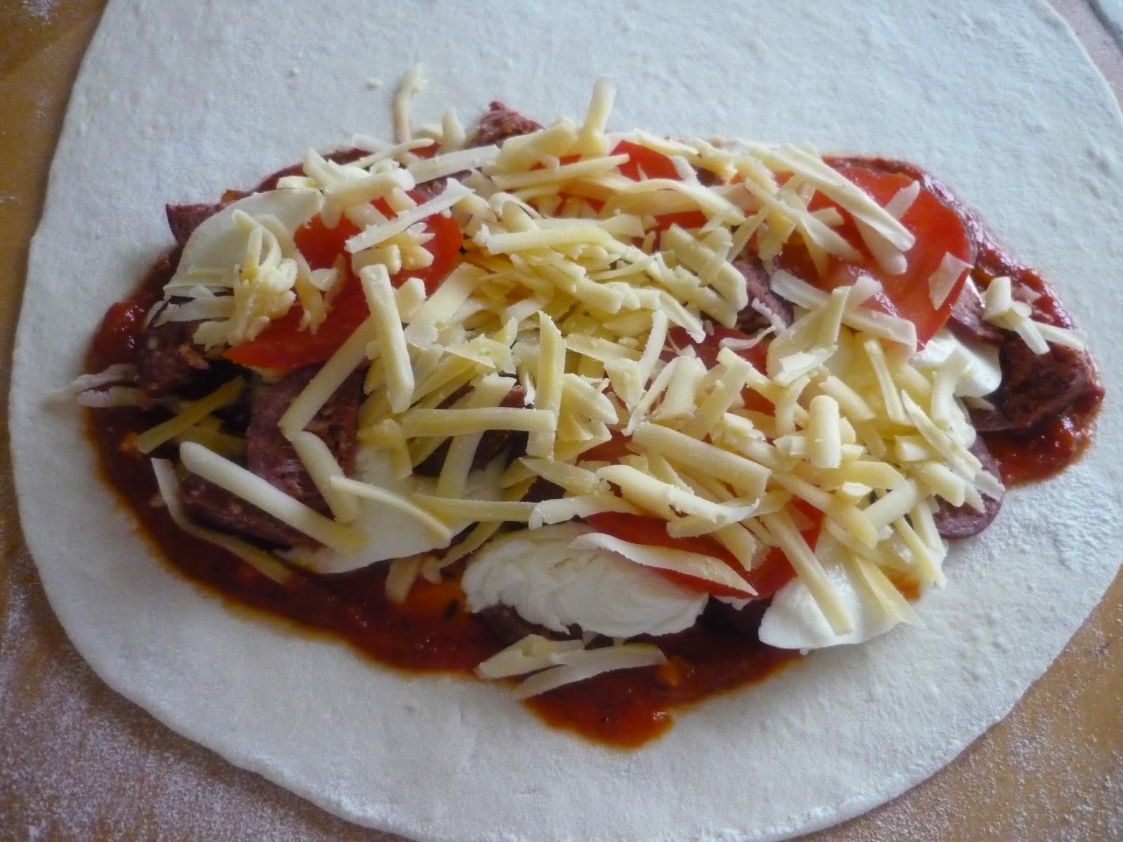 Emel Mutfakta Kapalı Pizza Calzone.