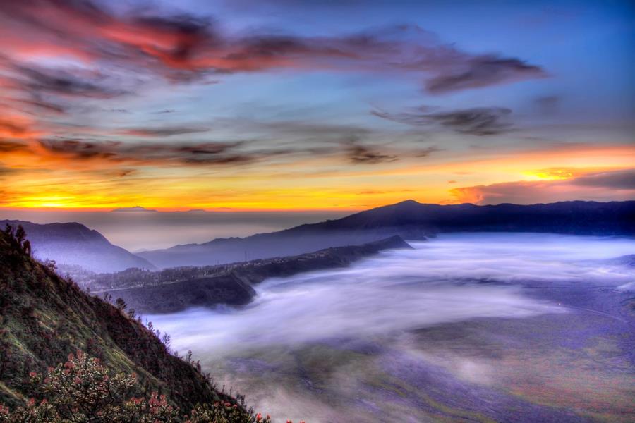 10. Gunung Ijen, Jawa Timur | Keindahan Puncak Gunung di Indonesia