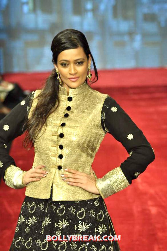 Jasveer Kaur - (17) - Gitanjali Beti show at IIJW 2012
