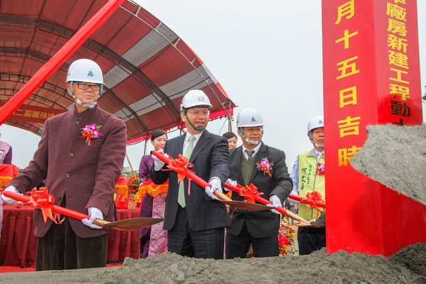 台中市長林佳龍(中)主持精機園區二期標準廠房動工典禮。 台中市長林佳龍(中)主持精機園區二期標準廠房動工典禮。