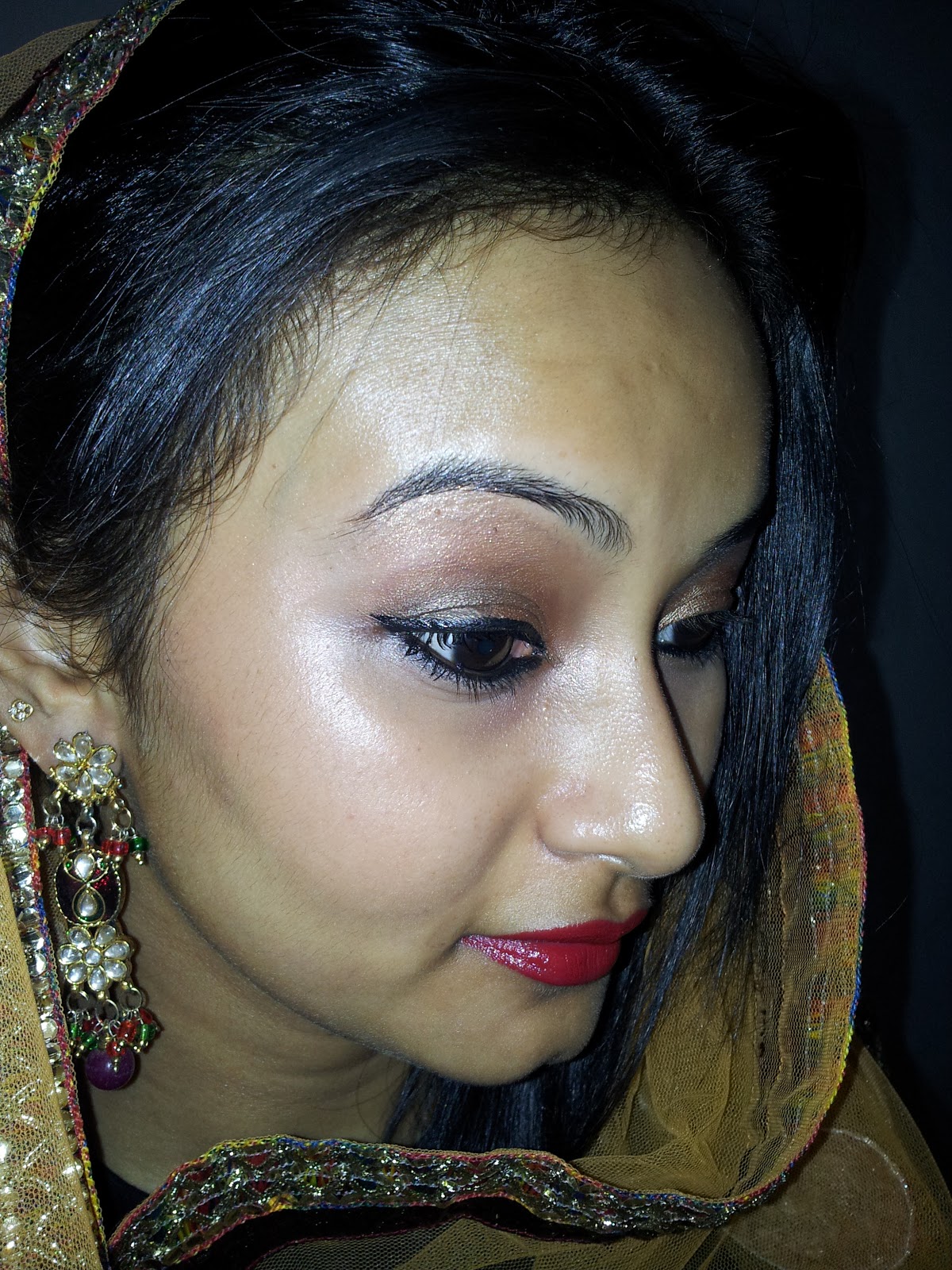 Featured image of post Simple Eye Makeup For Saree