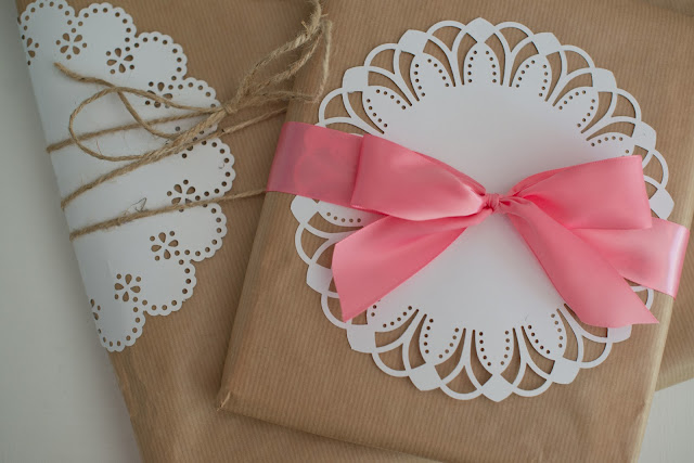 Pretty gift wrap ideas using the Martha Stewart Circle Edge Punch