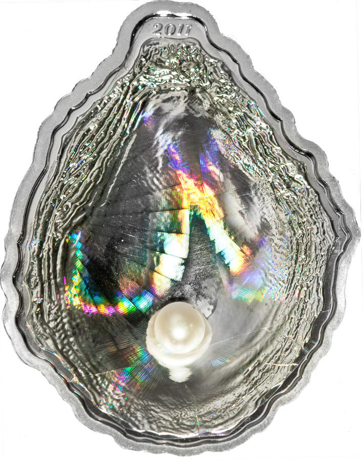 Pure Gold and Silver Palau 2011 OYSTER SHELL SHAPED PEARL AND CONVEX