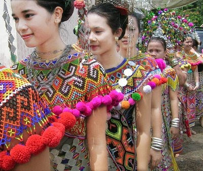 [pict] Pesona Kecantikan Gadis-gadis Suku Dayak [ www.BlogApaAja.com ]