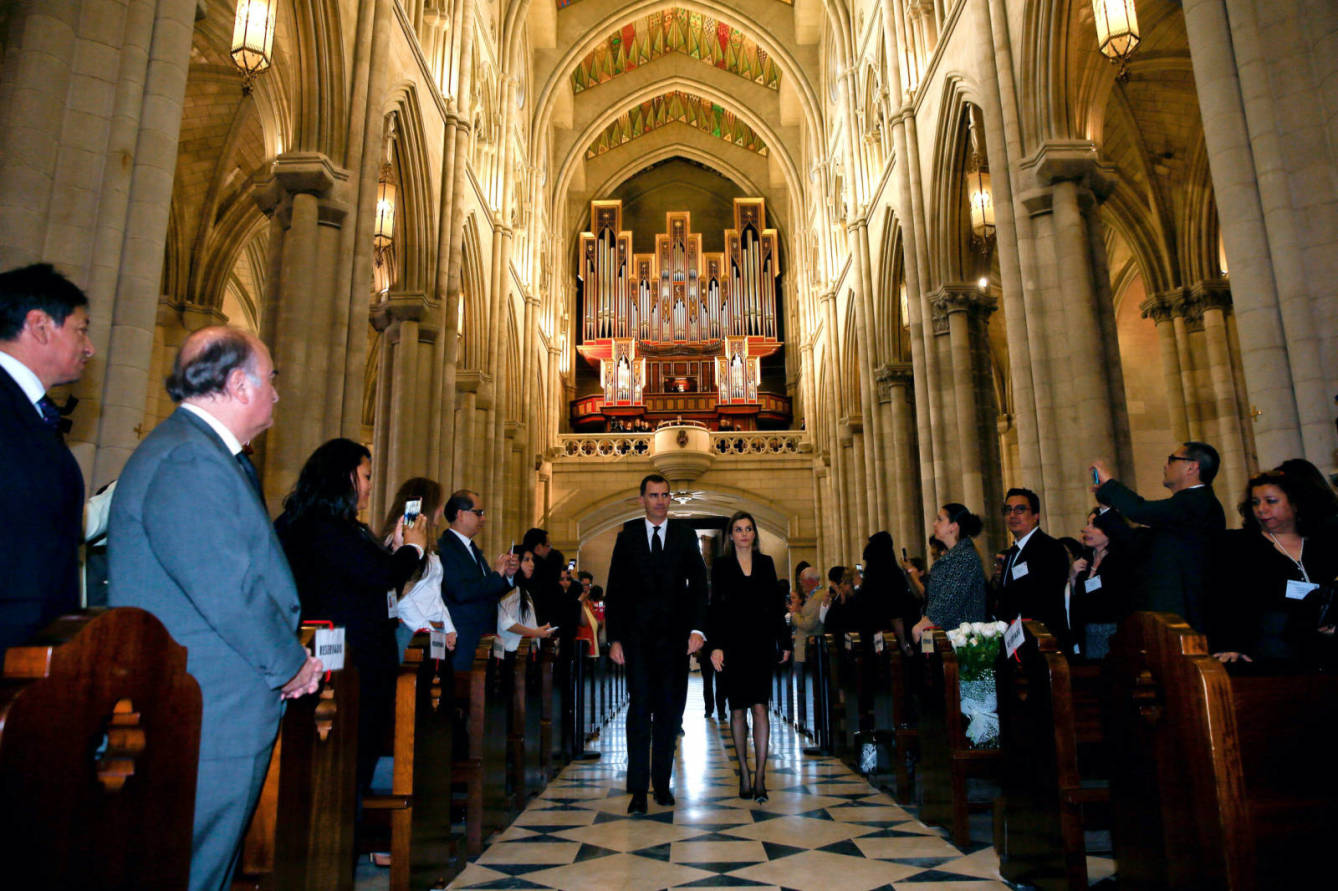 Coro San Pablo CEU cantando en la Almudena