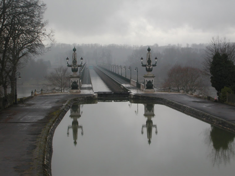 33. Canal-bridge - Briare ; France (Gustave Eiffel, ing.)