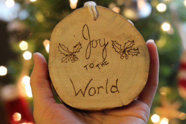 11 DIY Christmas Decorations Made From Wood  Diy Fun World