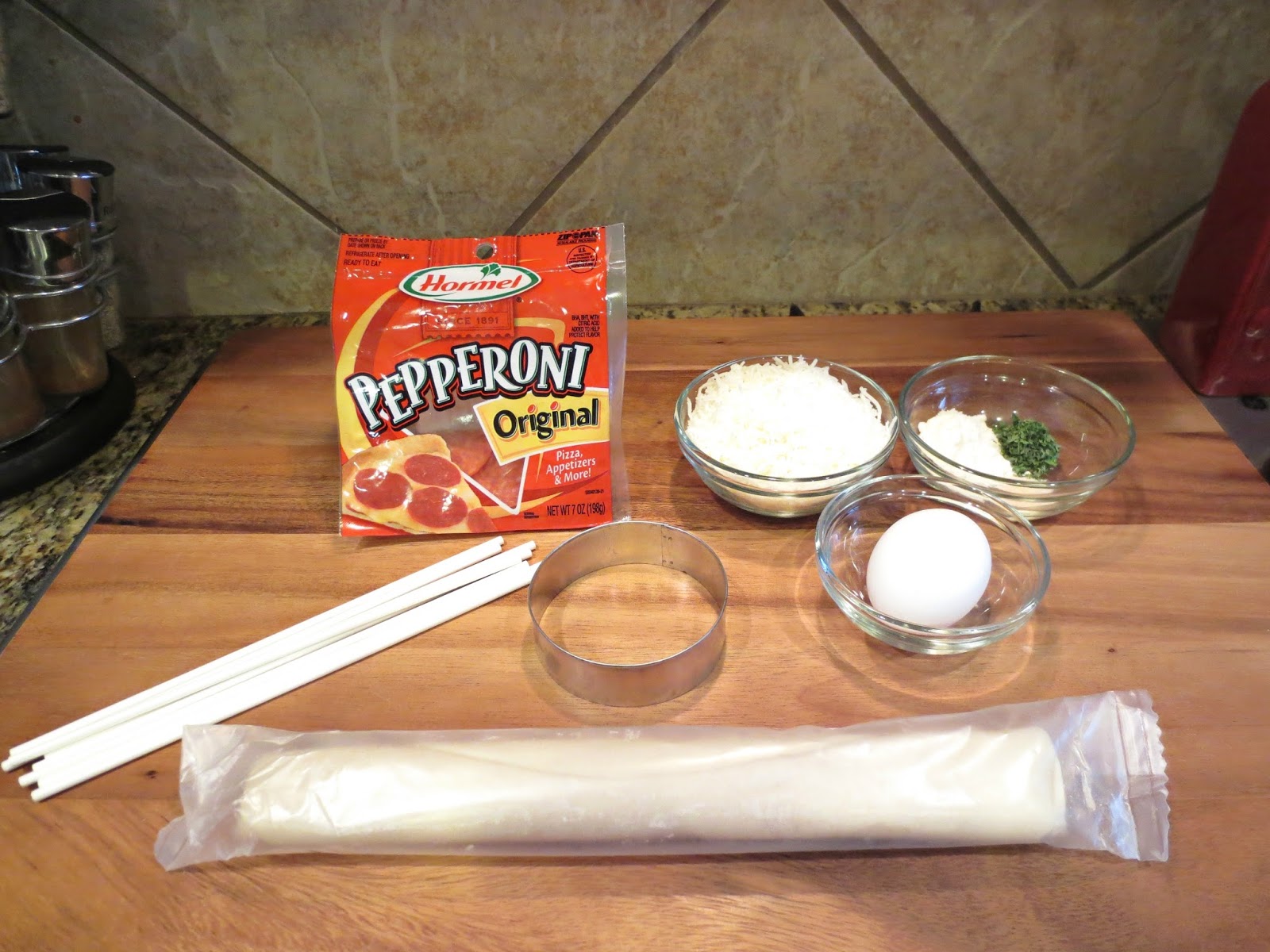 Kaitlin in the Kitchen Pepperoni Pizza Pie Pops