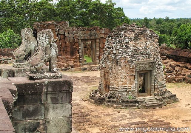 East-Mebon-Templo-Isla-Angkor-8