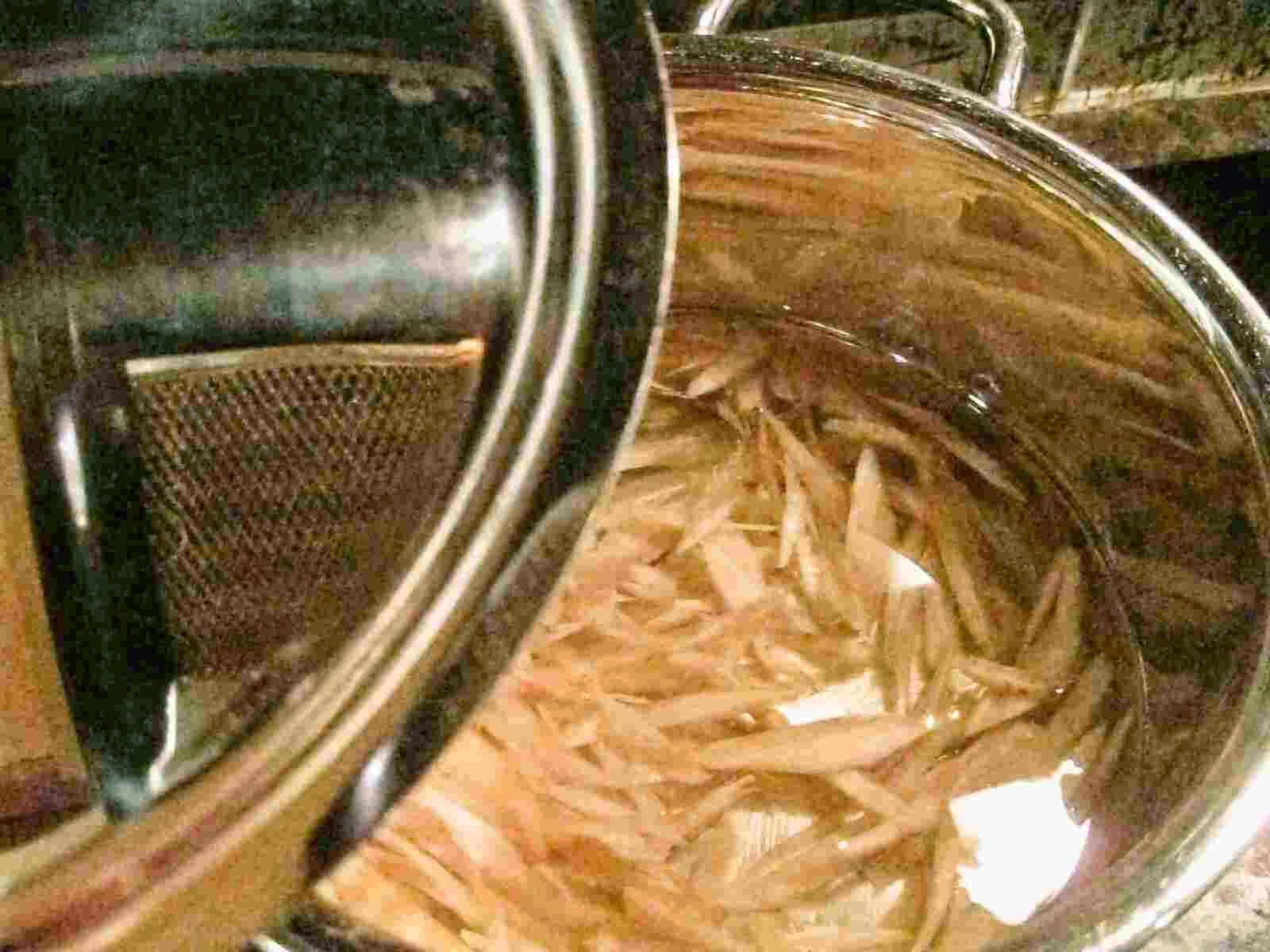 Recipes for Tom Gobo to shungiku no misoshiru / miso soup with burdock