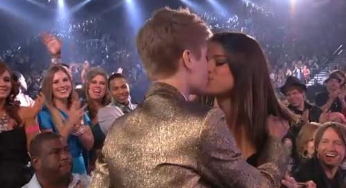 justin bieber selena gomez kissing billboard. Justin Bieber Kisses Selena