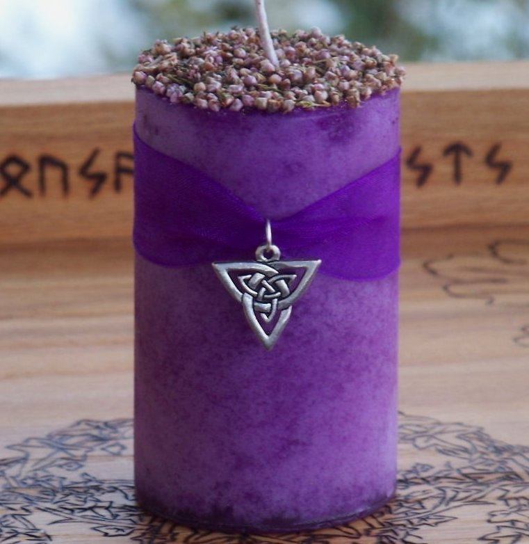 WITCHCRAFTS Artisan Alchemy CELTIC HEATHER Triquetra Purple Pillar