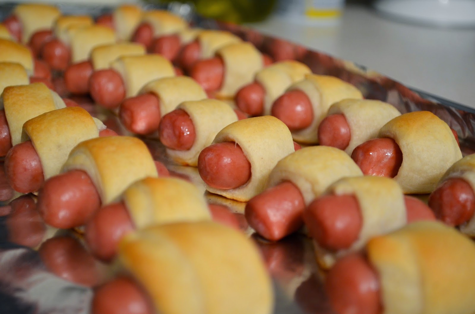 In a Nutshell... Super Easy Baby Weenies (aka Pigs in a Blanket)