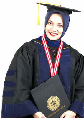 Dr. Hj. Marissa Grace Haque Fawzi, SH, MHum, MBA, Wisuda S3 IPB