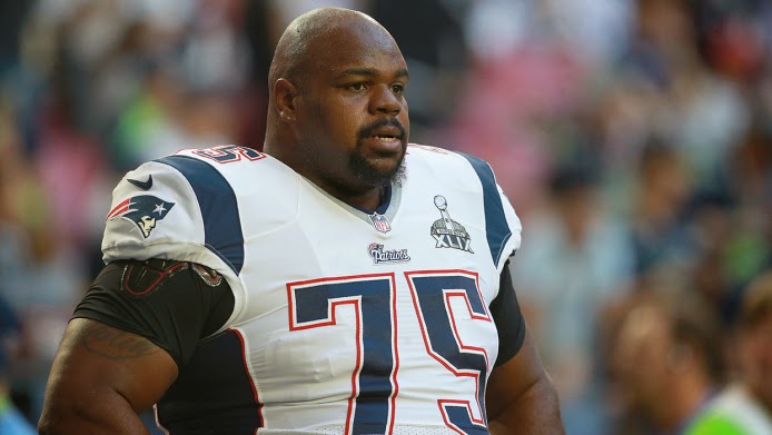 Vince Wilfork connects with fan wearing his jersey in the Bahamas