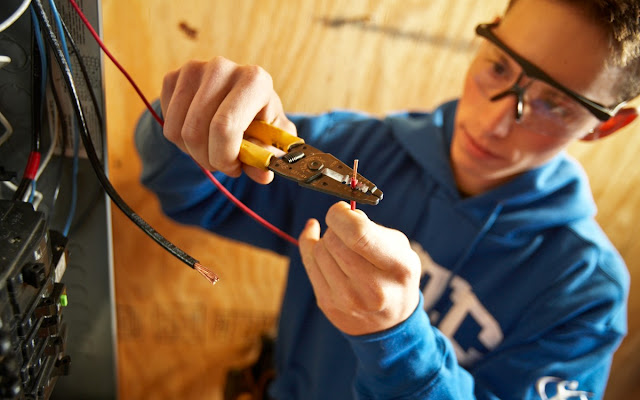 Repair And Maintenance Of Your Home Appliances At Your Doorstep