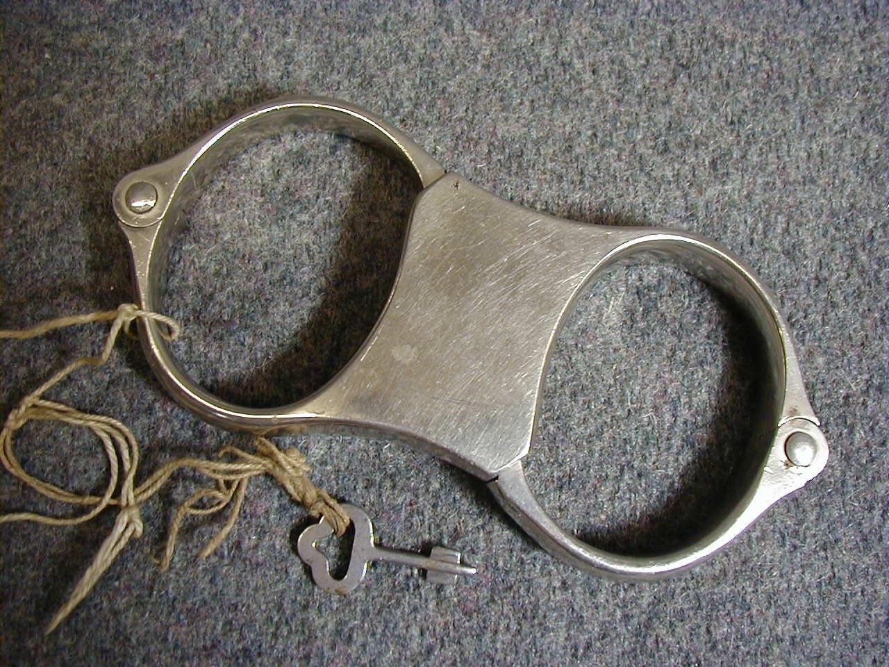 RestraintsBlog VINTAGE BEAN GIANT 1887 HANDCUFFS