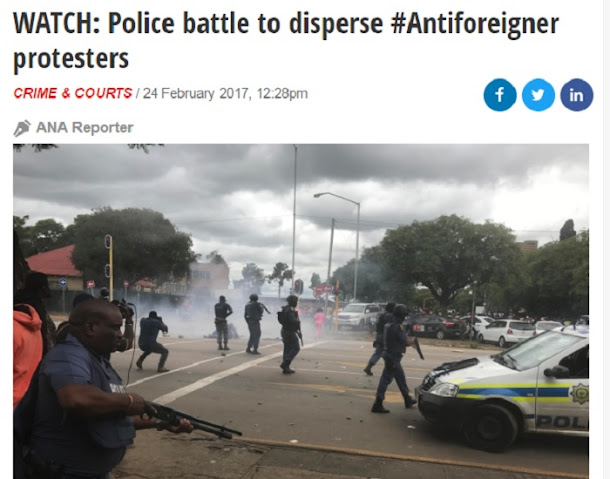 南非普勒托利亞24日爆發大規模排外衝突,警方發射橡皮子彈和催淚瓦斯驅散人群。 南非普勒托利亞24日爆發大規模排外衝突,警方發射橡皮子彈和催淚瓦斯驅散人群。