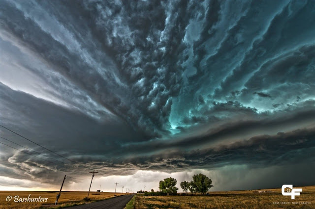 20-incredibly-shocking-cloud-formations-across-the-world-8.jpg