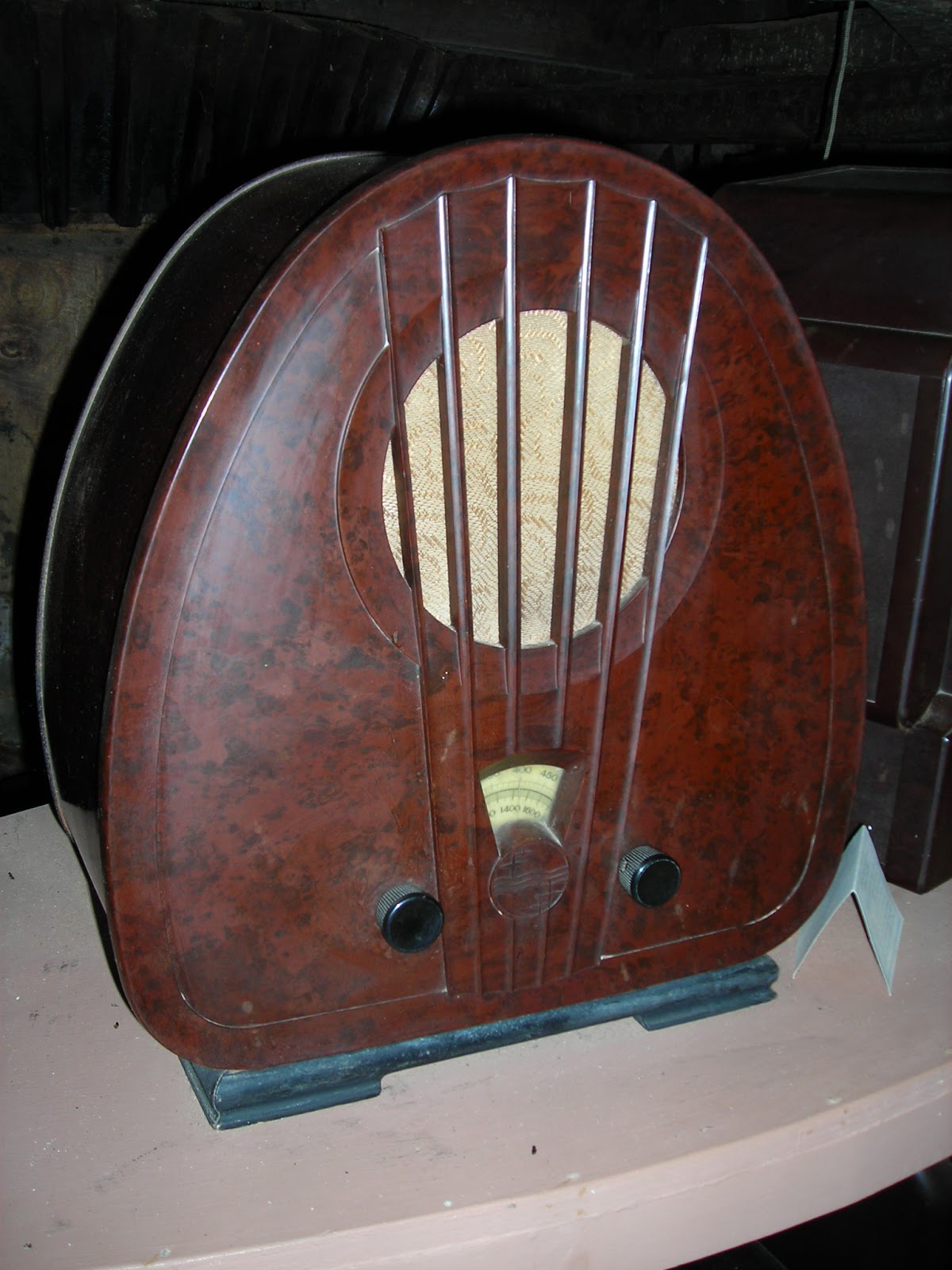 Bakelite Radios retropotamus