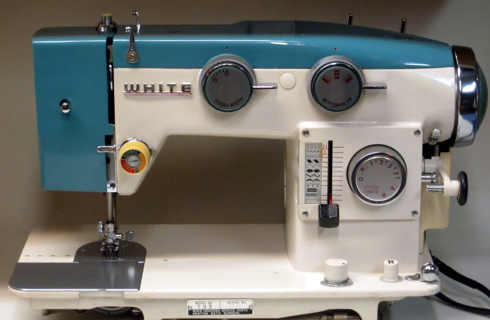 MI Vintage Sewing Machines White 793