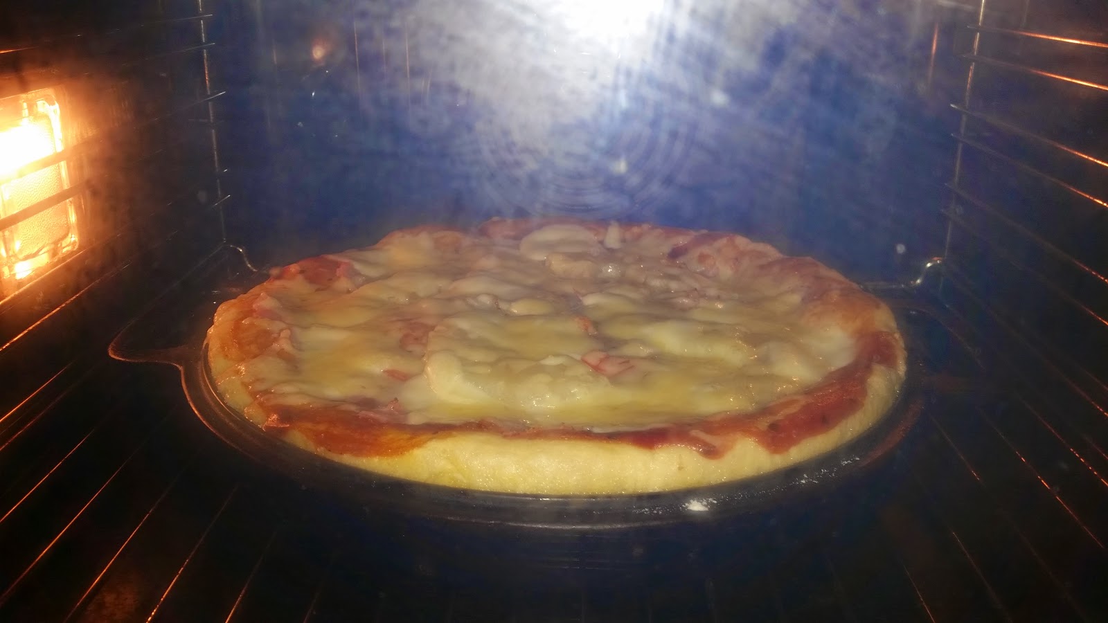 Utmärkt recept på Pan Pizza deg, lite som Pizza Hut! EmanuelHenrysson.se