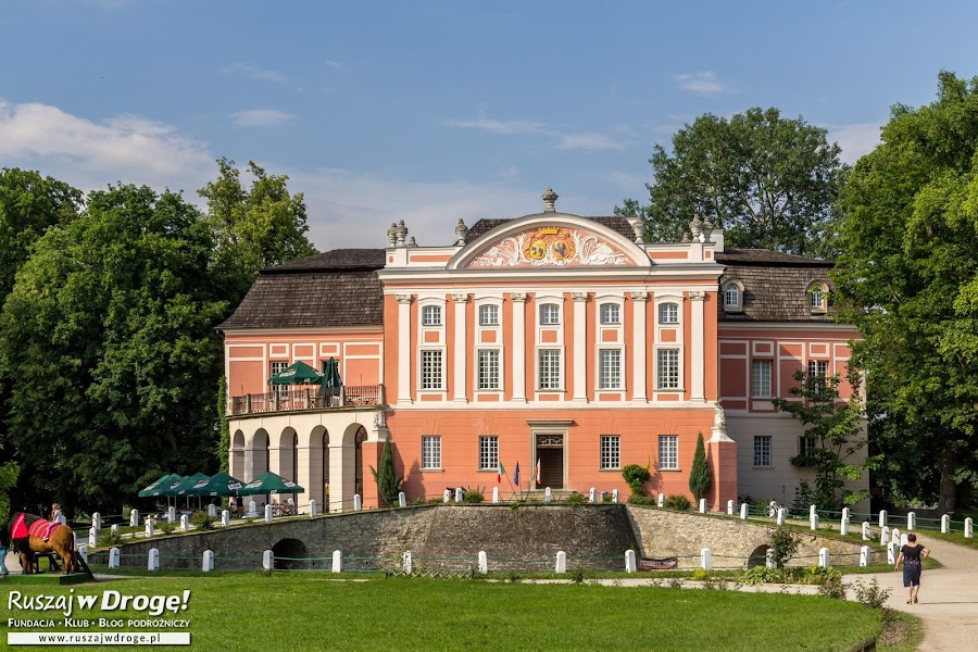 Pałac w Kurozwękach