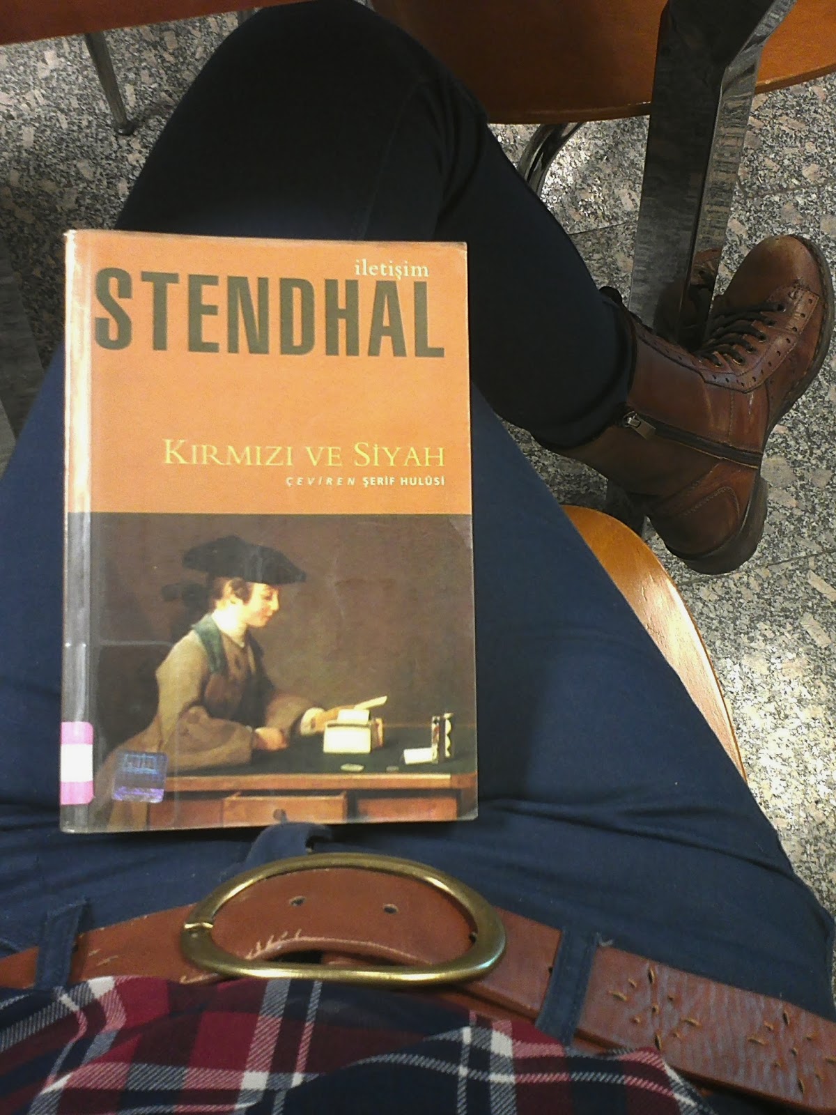 Benim De Okuyacaklarim Var Kirmizi Ve Siyah