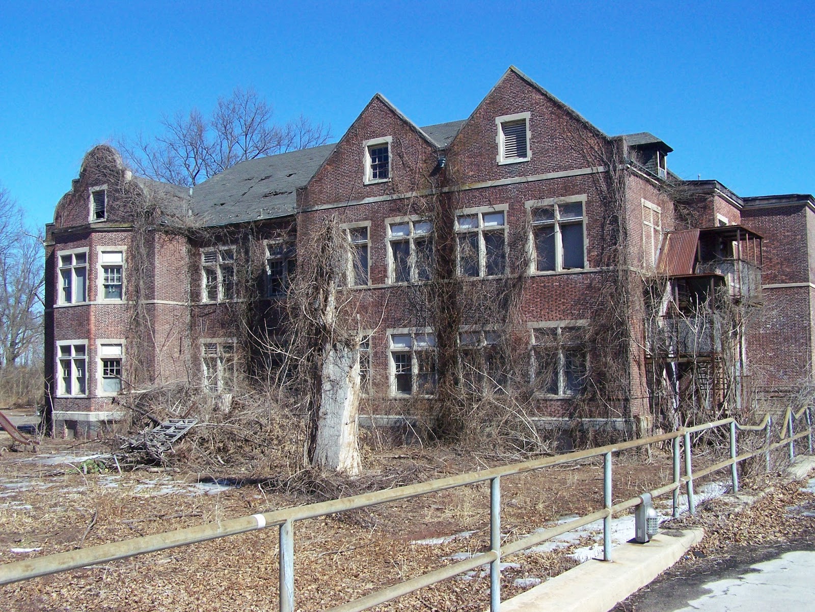 GHOSTS OF MAYFLOWER A PENNHURST HAUNTING Quaker Building Pennhurst
