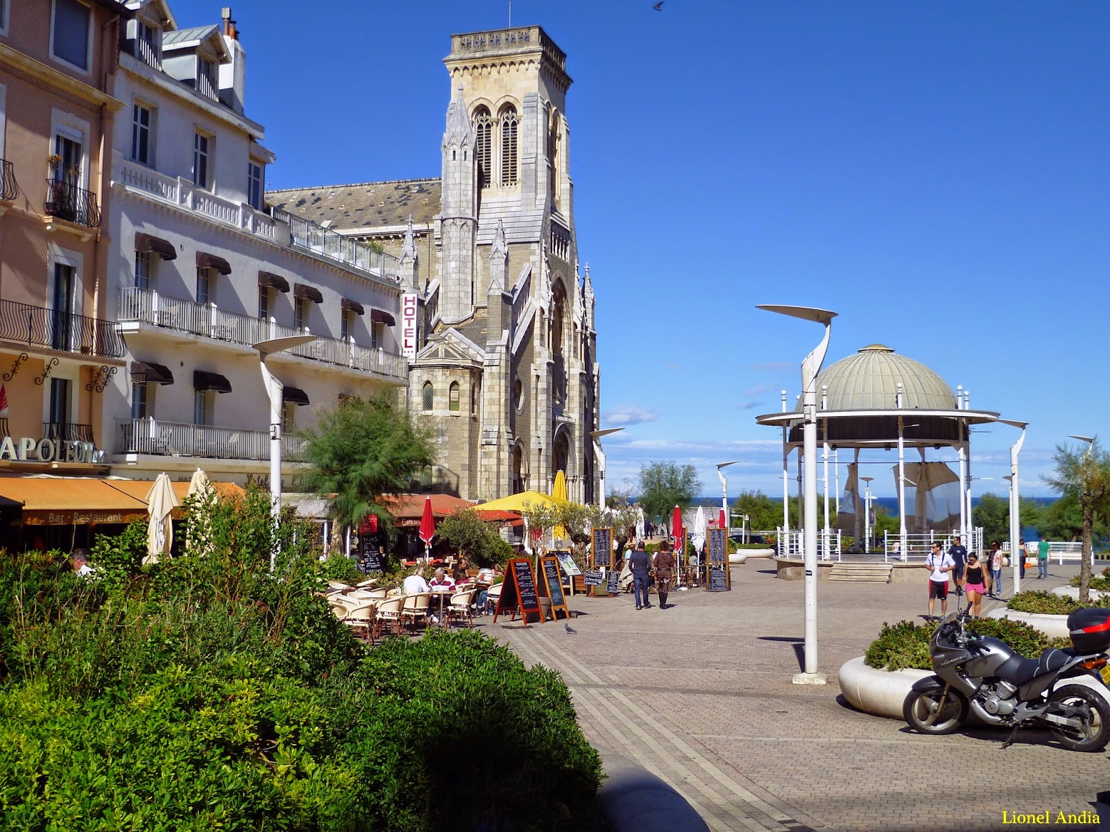 De la chapelle à l'église SainteEugénie de Biarritz