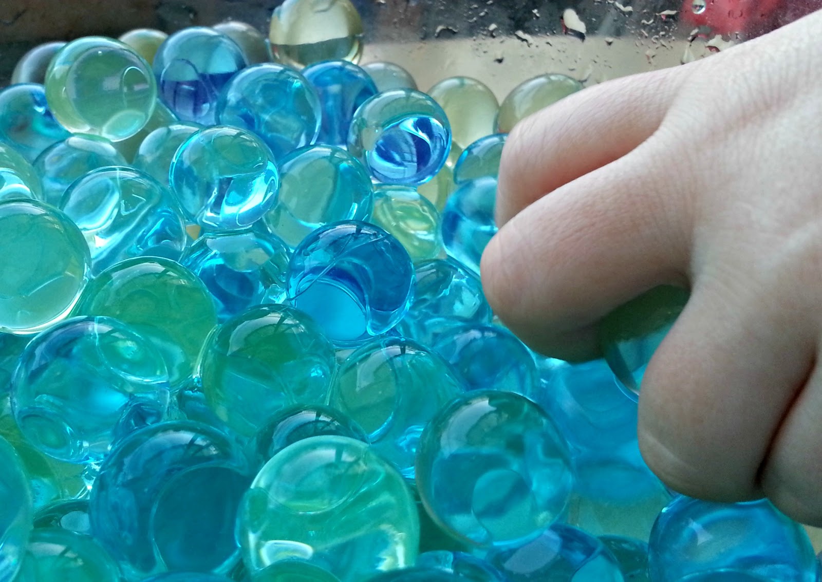 My sugar coated life... Water beads + toddler = fun times!