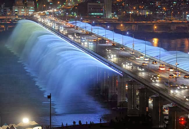 Jembatan Rainbow Fountain