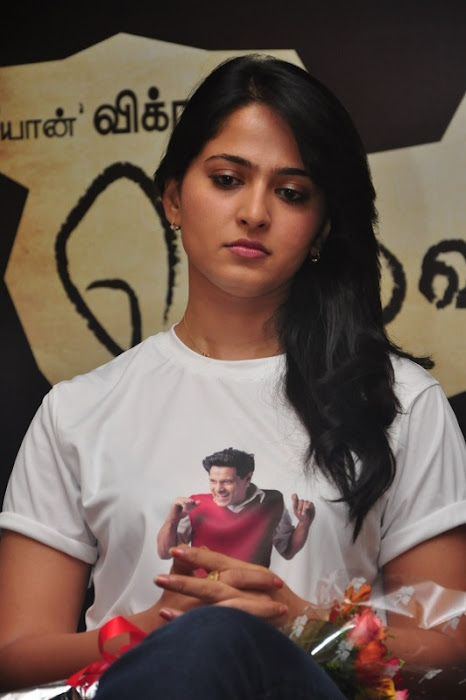 anushka in deiva thirumagal sucess meet glamour  images