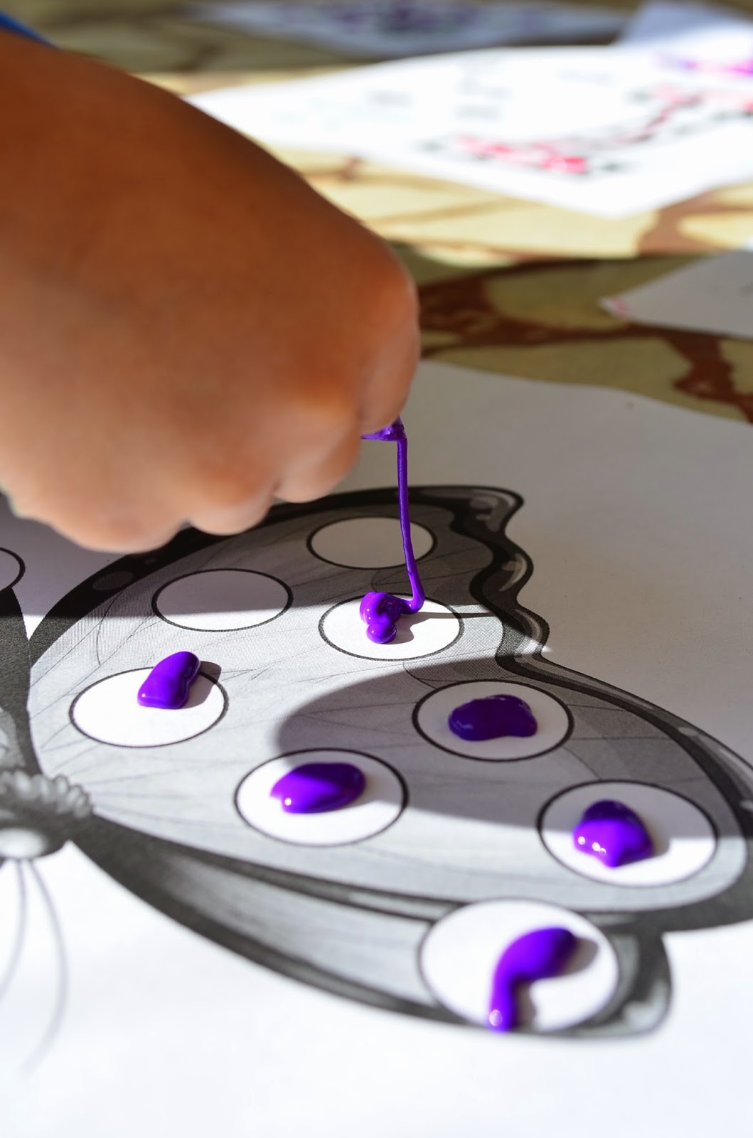 Practical Mom Kids Art Squeeze Paint using Disposable Baggies!