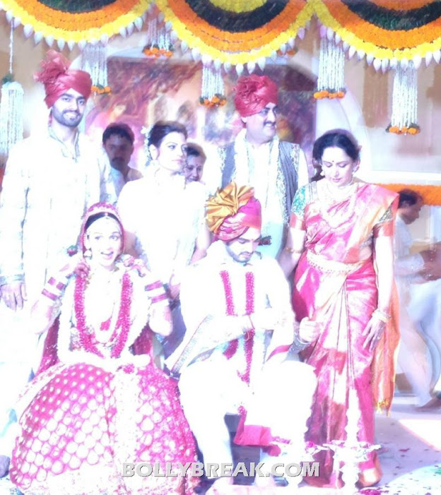  Esha Deol & Bharat Takhtani Wedding Pics