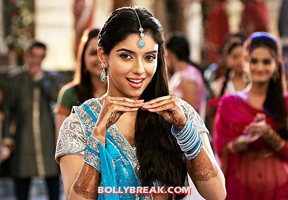 Asin in Ready - (3) - Salman Khan's Leading Ladies Photos - Who  Looks the Best?
